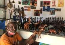 Tounkara Sy, sculpteur sur bois