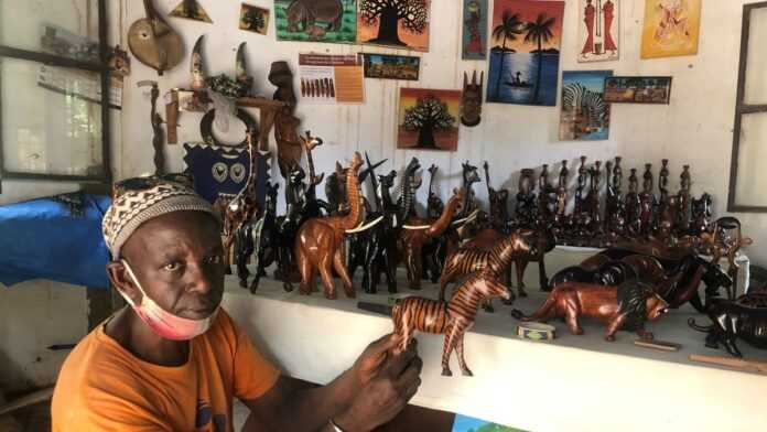 Tounkara Sy, sculpteur sur bois