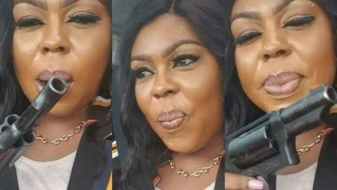 Afia Schwarzenegger (22 oct 21)