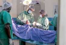 Médecins en opération