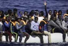 Migrants dans une embarcation