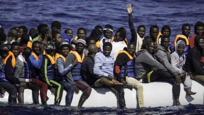 Migrants dans une embarcation