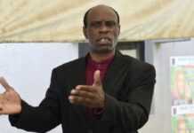 Taribo West prétend avoir rencontré «Dieu» qui est une «femme» Taribo West (07 nov 21)