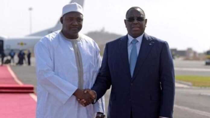 Le Président de l Gambie, Adama Barro, et son homologue du Sénégal, Macky Sall