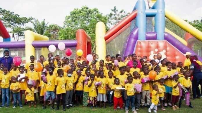 MTN fête Noël avec les enfants déplacés du Cameroun