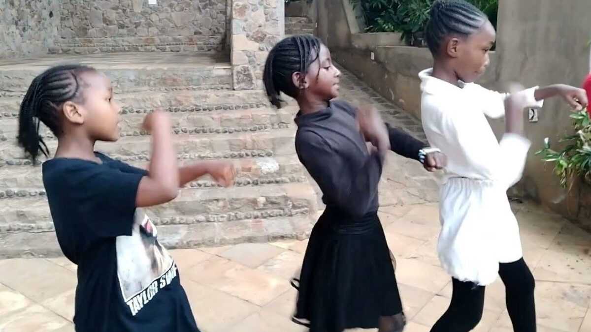 « Unachezaje Dance Challenge » sur les pas de « Jerusalema