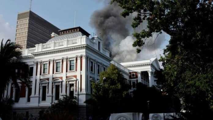 Afrique du Sud, incendie au Parlement