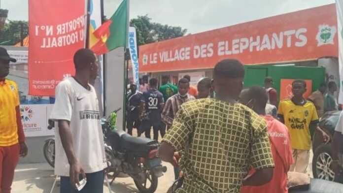 Ambiance au Village des Eléphants à Douala