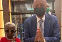 Grand P a rencontré Patrice Motsepe et… El Hadji Diouf Grand P et Patrice Motsepe