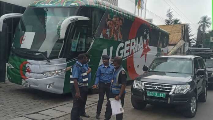 La sécurité devant le bus algérien