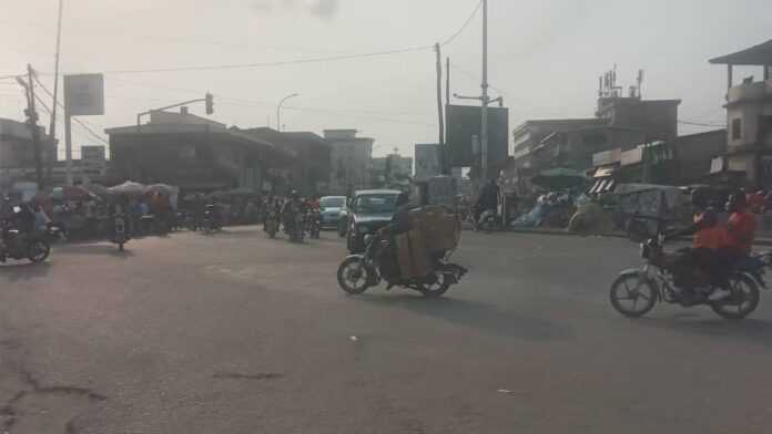 Les motos-taxis à Douala