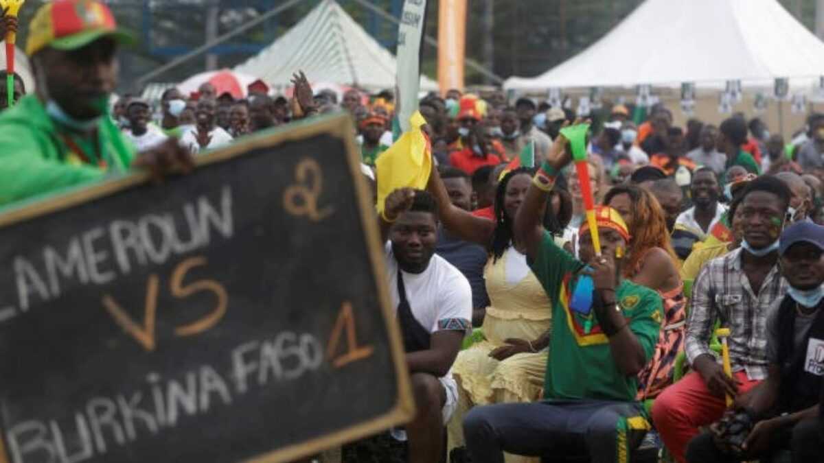 Ferveur dans les rues et les maquis de Douala après le "sacre" du Cameroun