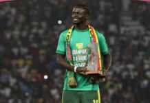 Sadio Mané aux Camerounais : « Vous avez tous été des hôtes parfaits » Sadio Mané et le trophée