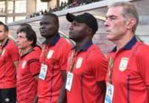 Bénin : Latoundji succède à Dussuyer, en attendant Domenech ? Moussa Latoundji en casquette à côté de Dussuyer