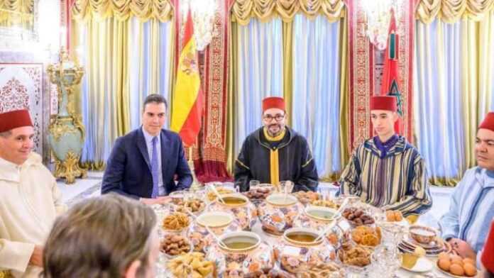 Moulay Hassan partage l'Iftar