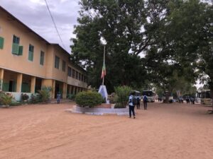 Drapeau est berne au Collège Saint Gabriel