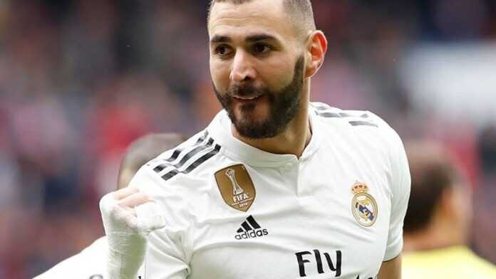 Karim Benzema avec le maillot du Real Madrid