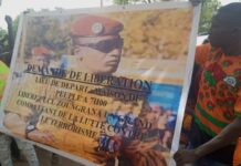 Burkina Faso : des manifestations pour réclamer la libération du lieutenant-colonel Emmanuel Zoungrana Les manifestants au Burkina
