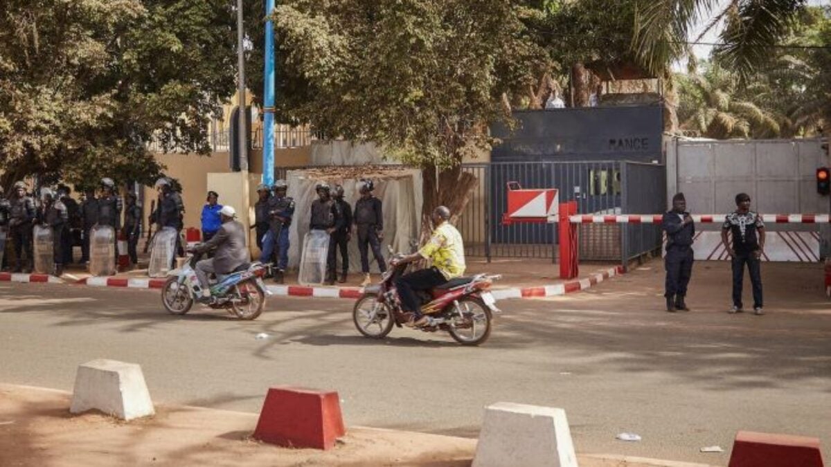 Deux agents de l'ambassade de France au Mali arrêtés puis relaxés