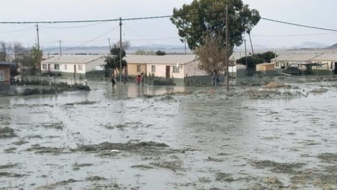 La ville de Jagersfontein sous la boue