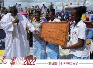 Remise de Trophée au Prix Chantal Biya 