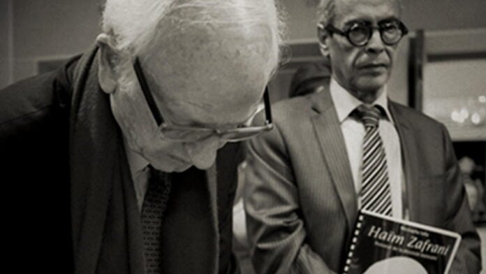 André Azoulay et Mustapha Saha en hommage à Haïm Zafrani. Photographie © Elisabeth et Mustapha Saha.