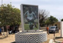 Mondial Qatar 2022, les Sénégalais se souviennent de Bouba Diop Stèle de Bouba Diop à Rufisque
