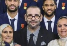 Mohammed VI et les mamans des joueurs