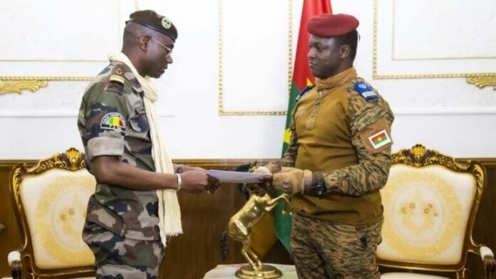 Le colonel Sadio Camara et le président de la Transition du Burkina, Ibrahim Traoré