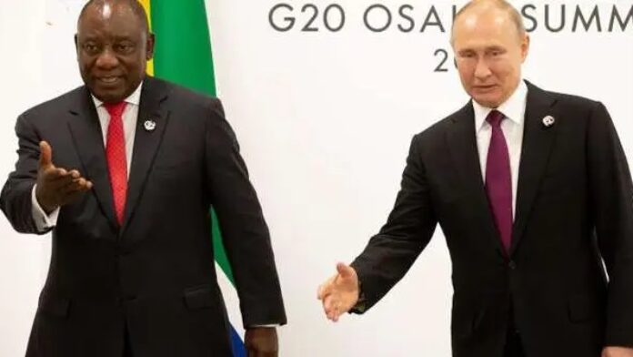 Le Président sud-africain, Cyril Ramaphosa, et son homologue russe, Vladimir Poutine, au Sommet du G20