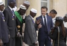 Le Président français, Emmanuel Macron, reçoit les tirailleurs sénégalais