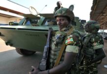 Soldats de l'EAC