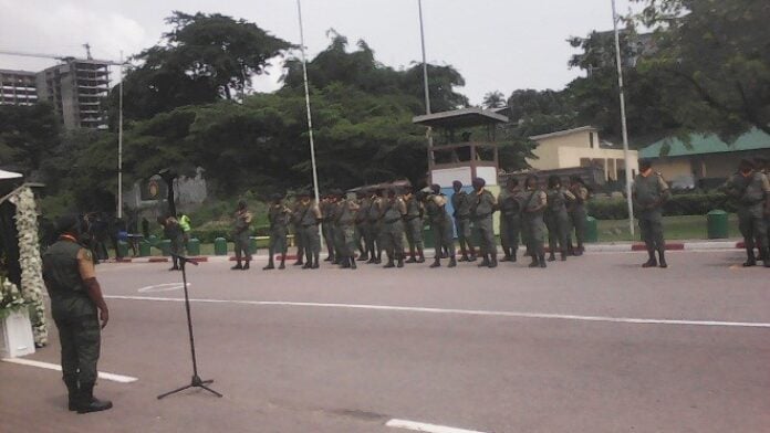 Les honneurs militaires