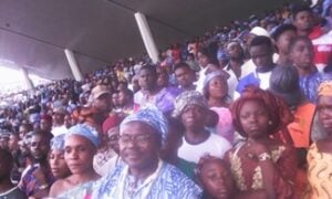 Les fils et filles de la communauté Bamoun au stade de la Réunification de Douala