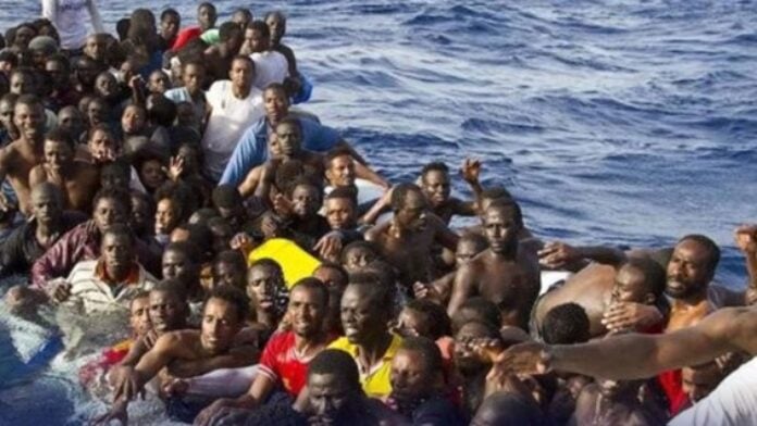 Migrants dans une embarcation
