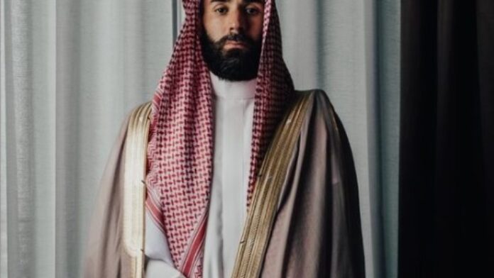 Karim Benzema en tenue traditionnelle saoudienne