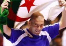Zidane avec le drapeau de l'Algérie