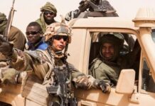 Expulsées du Niger, les troupes françaises vont transiter par le Tchad Les troupes françaises avec leurs homologues nigériennes