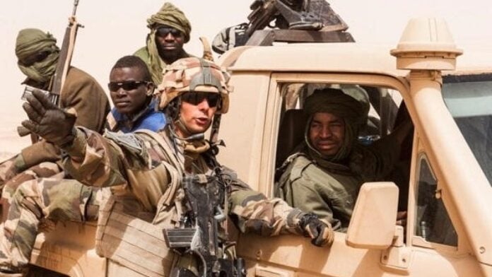 Les troupes françaises avec leurs homologues nigériennes