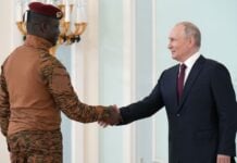 Les Présidents Ibrahim Traoré du Burkina Faso et Vladimir Poutine de la Russie
