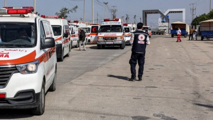 Des ambulances palestiniennes en provenance de Gaza