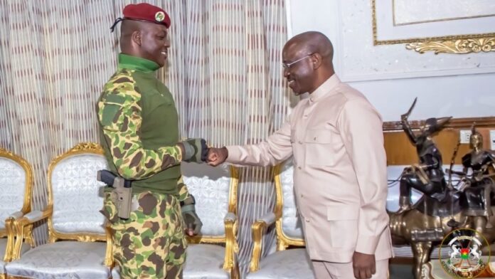 Le capitaine Ibrahim Traoré et Guillaume Soro