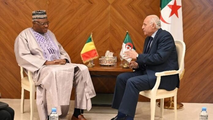 L'Ambassadeur du Mali, Mahamane Amadou Maiga, et Ahmed Attaf