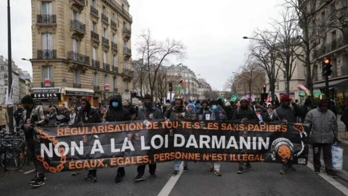 Manifestation contre la loi Immigration, en France