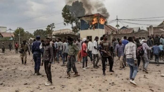 Manifestants devant la MONUSCO