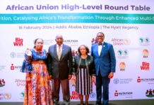 Face à l’urgence nutritionnelle en Afrique : Un impératif d’action De gauche à droite : Minata Samaté Cessouma, commissaire à la Santé, aux Affaires humanitaires et au Développement social à la Commission de l’Union africaine ; Samuel Ntsokoane Matekane, Premier ministre et ministre de la Défense, de la Sécurité nationale et de l’Environnement du Royaume du Lesotho ; Sahle-Work Zewde, présidente de la République fédérale d’Éthiopie et Akinwumi Adesina, président du Groupe de la Banque africaine de développement