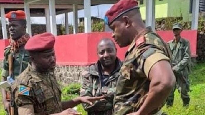 Échange entre le Colonel John Imani Nzenze (AFC) et le Général Chico Tshitambwe (FARDC)