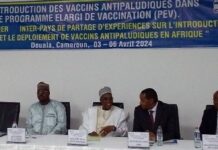 Le Dr Phanuel Habimana et les autorités