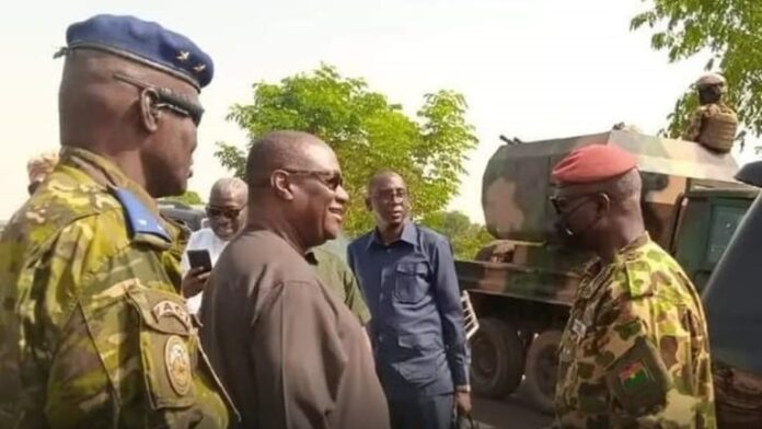 Le ministre de la Défense ivoirien et son homologue burkinabè