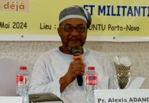 Le professeur Alexis Adandé, lors de la conférence-débat